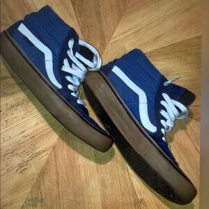 EUC Vans UltraCrush Pro Hightop Sneakers; Blue w/ White Stripe. Men’s Size 7